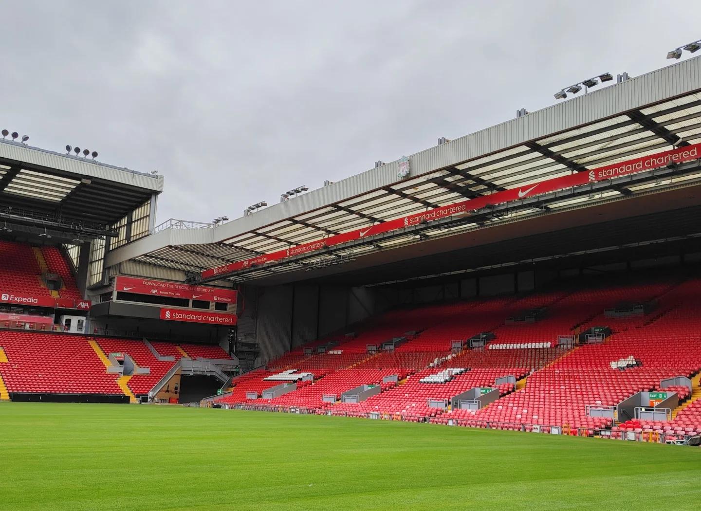 宋凯出席中国体育美术作品展览，与奥运冠军金牌合影（宋凯亮相中国体育美术作品展，与奥运冠军携金牌合影）