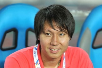 布莱顿球员三笘薰与日本战犯合影引发争议，俱乐部致歉未提菲律宾球迷，引发不满。（三笘薰被曝与遭指战犯者合影惹议，布莱顿致歉却未提菲律宾球迷引不满）