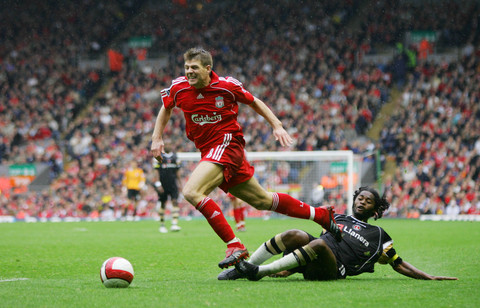 世体：塞尔塔女主席是拉什福德的球迷，并收藏该球员签名球衣（世体：塞尔塔女主席是拉什福德粉丝，珍藏其签名球衣）