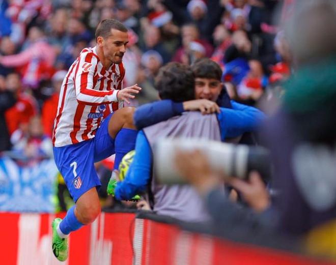 河南球迷在看台打出TIFO：United as one，we make history（河南球迷看台TIFO亮相：团结如一，共创历史）