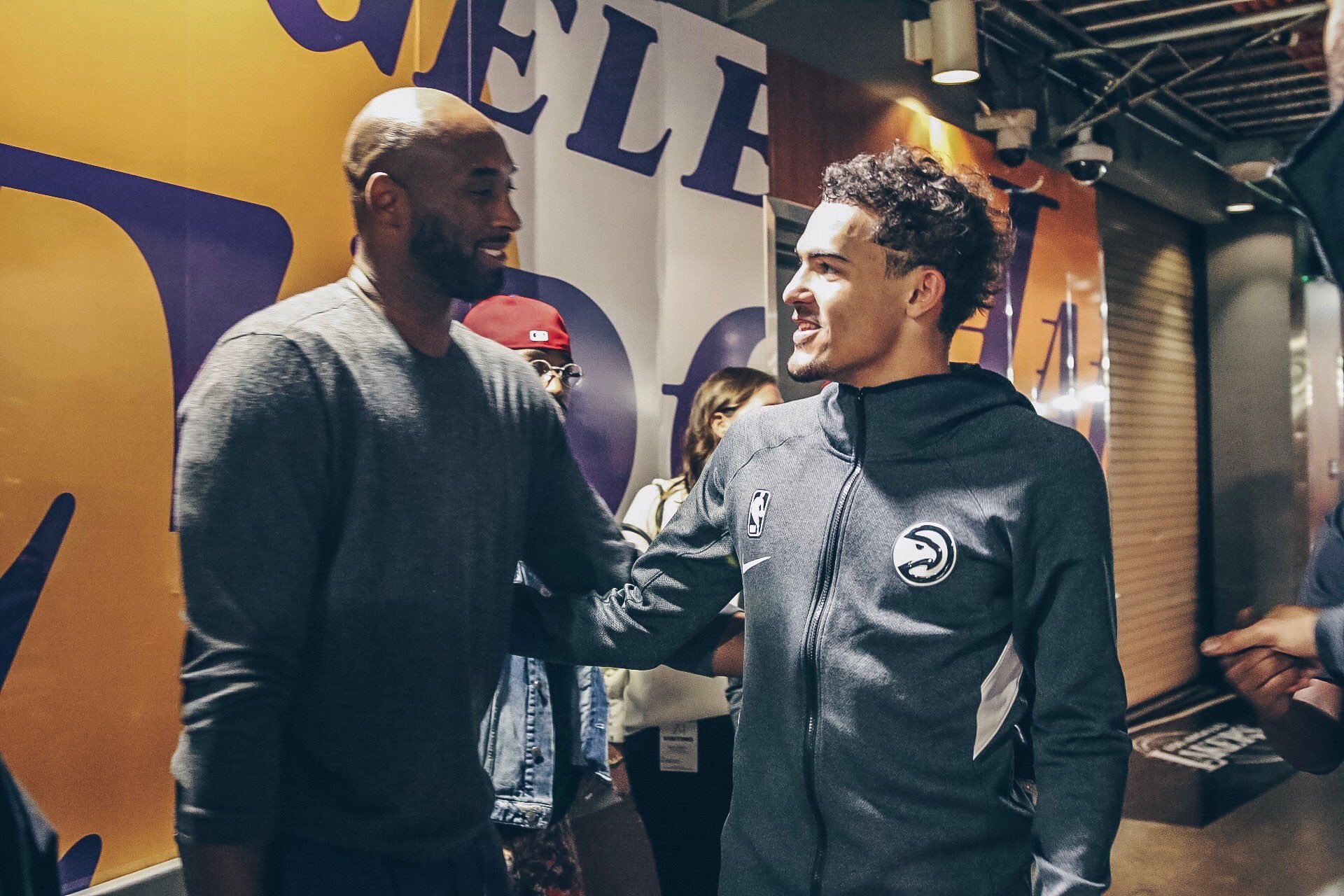 爵士逆转功臣！乐福15中8得到20分8篮板（乐福15投8中砍20分8篮板，助爵士完成逆转）