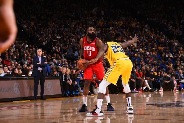 记者：巴萨有人反对买断拉什福德，因他逼抢力度不够&年薪高（记者：巴萨内部有人反对签下拉什福德，认为其压迫强度不足且薪资过高）