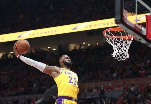 NBA球星打野球局的视频在外网直接爆了！（NBA球星街头野球视频在海外平台火出圈！）