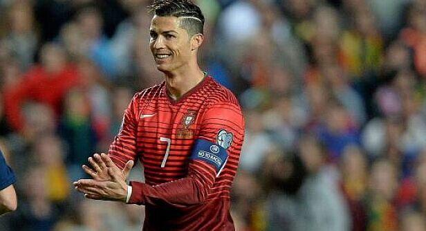 身临其境！跟着镜头冲进球场感受终场哨响瞬间迈阿密众将的喜悦（沉浸式视角：随镜头冲入球场，见证终场哨响时刻迈阿密众将的喜悦）