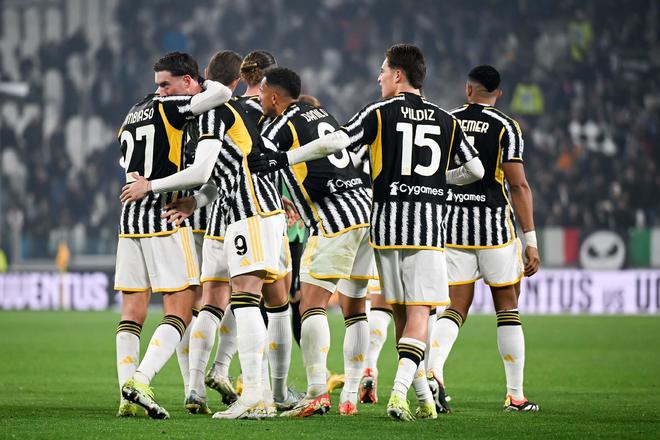 歌名应景，著名歌唱家波切利在世界杯抽签仪式演唱《今夜无人入眠》（波切利在世界杯抽签仪式献唱《今夜无人入眠》，歌名颇为应景）