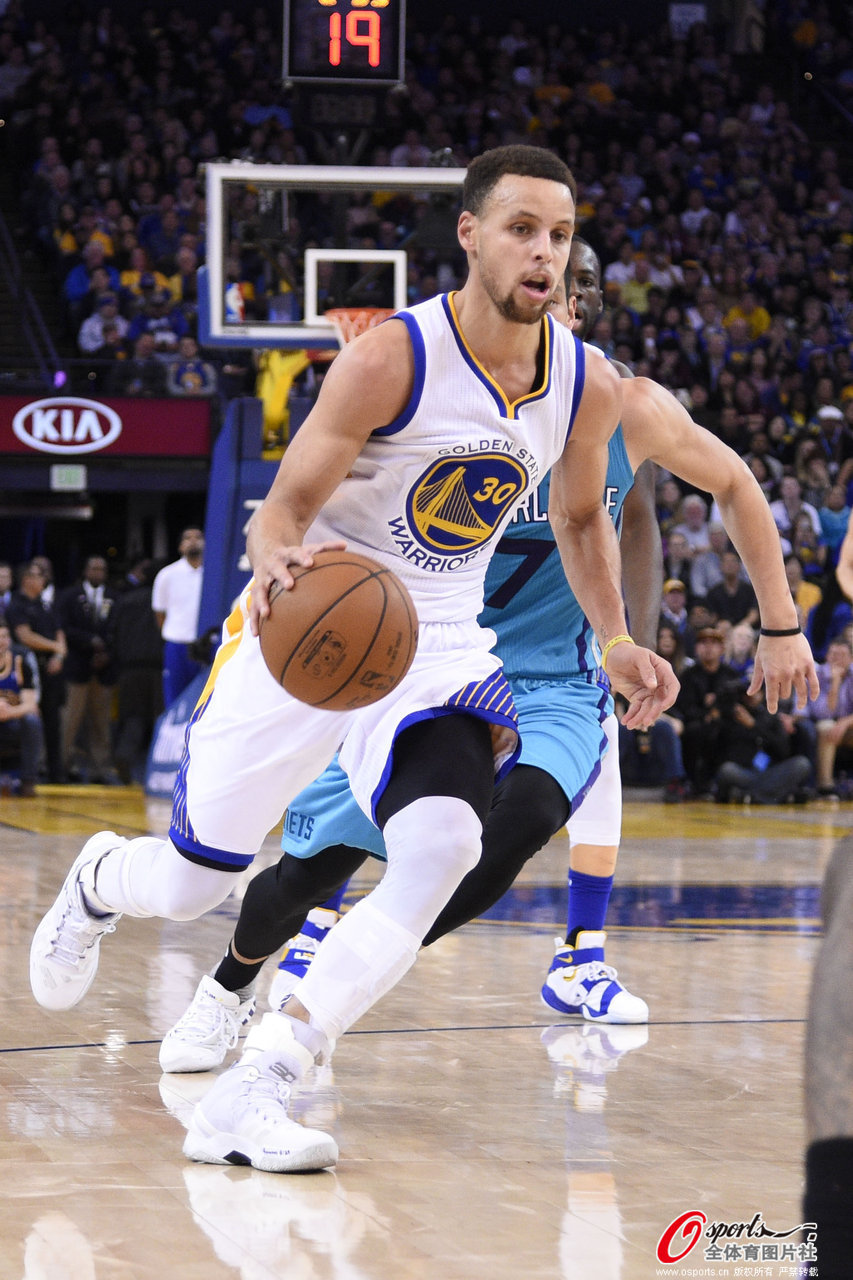 12月1日NBA看点：湖人冲击7连胜，猛龙&尼克斯强强对话（12月1日NBA前瞻：湖人剑指七连胜，猛龙与尼克斯强强碰撞）