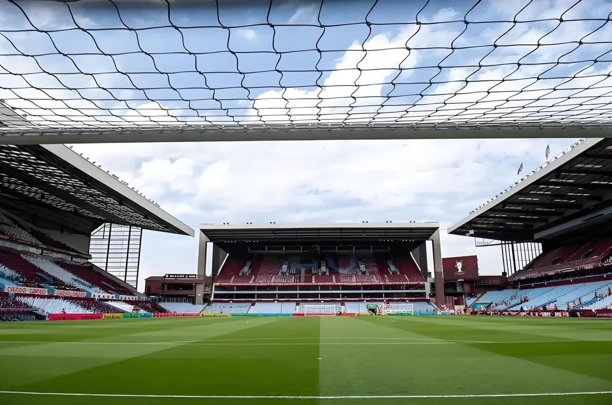 巴恩斯成近12年来，首位英超对曼城完成双响的纽卡球员（巴恩斯成为近12年首位在英超对阵曼城梅开二度的纽卡球员）