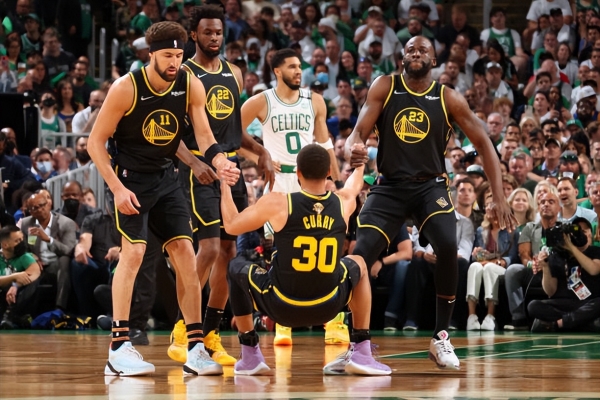 霍华德招募字母哥搭档东詹：别带伤强撑上场，湖人需要你（霍华德邀字母哥联手东詹；劝詹皇别带伤硬拼，湖人更需要你）