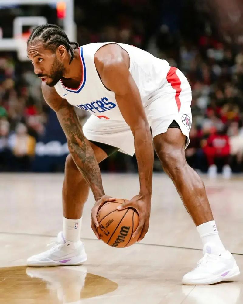 德拉富恩特谈卡瓦哈尔和亚马尔冲突：队内就像一家人一样团结（德拉富恩特：卡瓦哈尔与亚马尔虽有冲突，球队仍如家般团结）